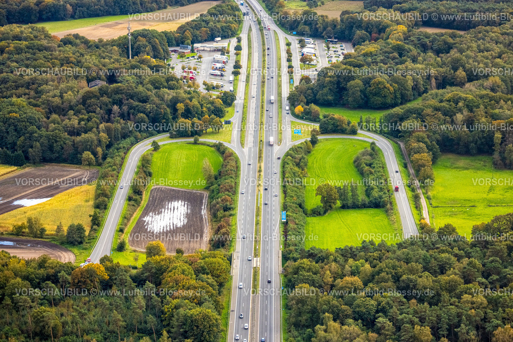 Huenxe241009771 | Luftbild, Tank und Rast Raststätte Hünxe an der Autobahn A3, Anschlussstelle Hünxe, LKW Parkplatz, Hünxe, Niederrhein, Nordrhein-Westfalen, Deutschland