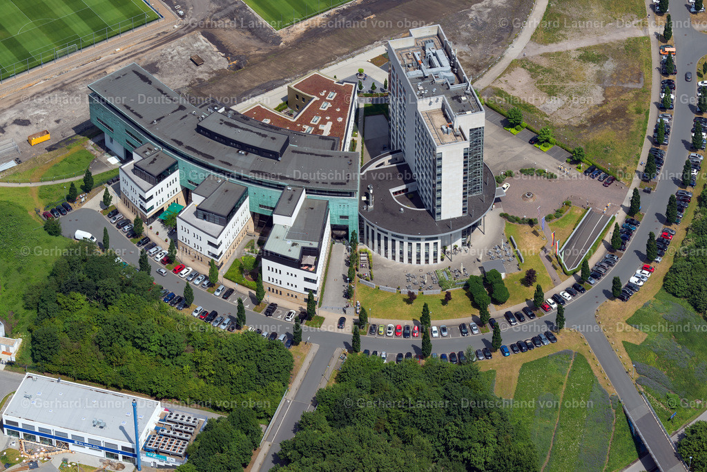 3805504 | Courtyard-Hotel Gelsenkirchen  neben der Veltins-Arena, dem Heimstadion des Fußballvereins Schalke 04, ist 5 km von der ZOOM Erlebniswelt und 2 km von der A 2 entfernt.