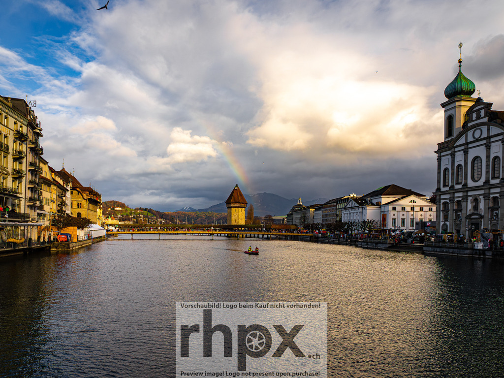Regenbogen nach Fritschi-Umzug 2026 | Stimmungsvolle Fotokunst aus Luzern. Erlebe den Pilatus, den See und die Stadt Luzern in exklusiven Aufnahmen in der Fotogalerie & Shop. - Realisiert mit Pictrs.com