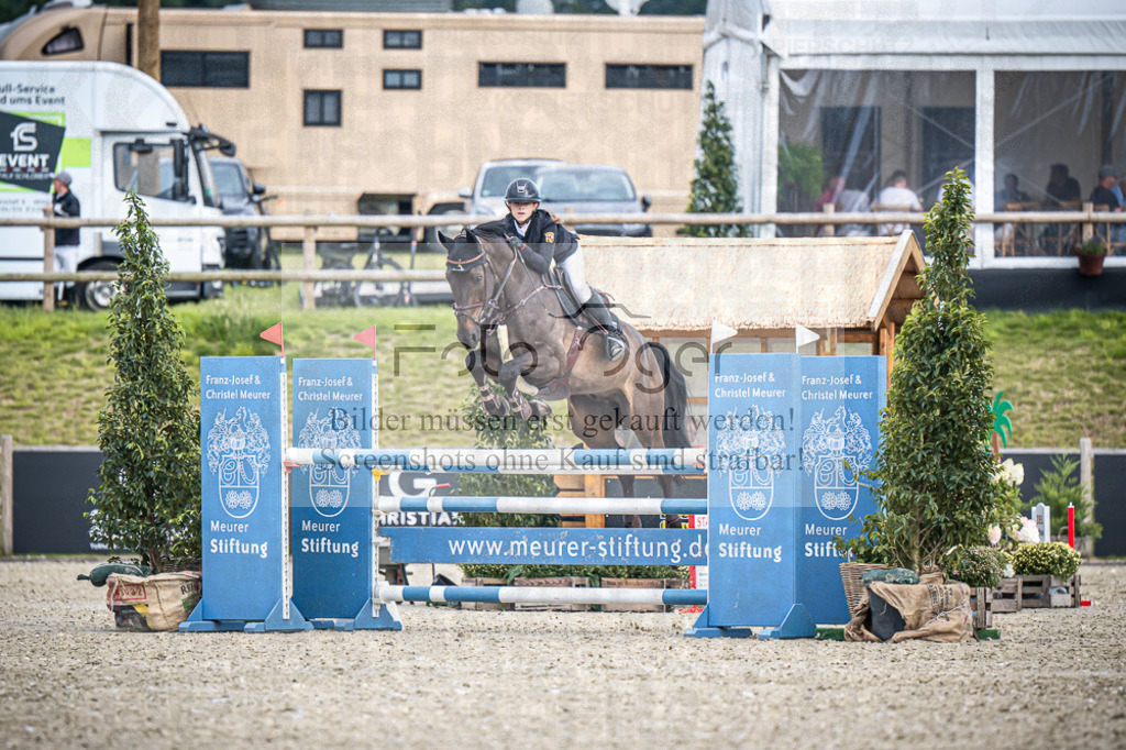 DOS_3651 | Entdecke hochwertige Reitturnierfotos von Foto Oger. Professionell, emotional und authentisch – jetzt Lieblingsmomente im Shop bestellen.Deutschlandweite Turnierfotografie. - Realisiert mit Pictrs.com