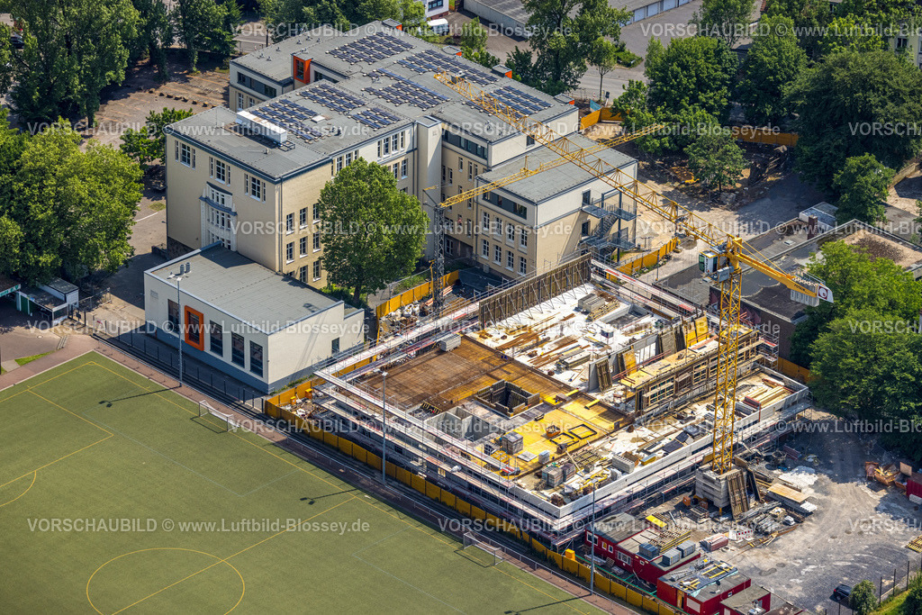 Bochum220503338 | Luftbild, Sportplatz Speckschweiz Arena an der Helene Lange Realschule und Baustelle mit Neubau Feldsieper Grundschule im Stadtteil Hamme, Bochum, Ruhrgebiet, Nordrhein-Westfalen, Deutschland