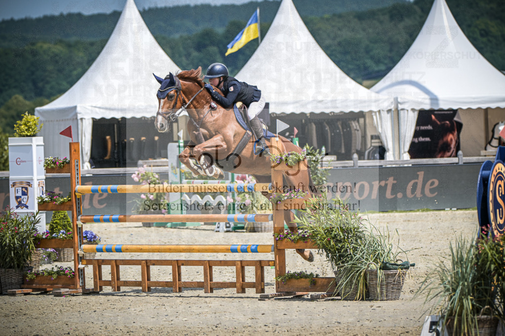 DOS_3126 | Entdecke hochwertige Reitturnierfotos von Foto Oger. Professionell, emotional und authentisch – jetzt Lieblingsmomente im Shop bestellen.Deutschlandweite Turnierfotografie. - Realisiert mit Pictrs.com