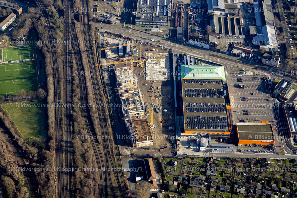 Luftbild Duisburg-8744 | Luftbildfotografie Baustelle zum Neubau des Schul- Gebäudes " „ Gesamtschule Mitte-Süd“ " an der Straße A59 in Duisburg im Ruhrgebiet im Bundesland Nordrhein-Westfalen, Deutschland - Realisiert mit Pictrs.com
