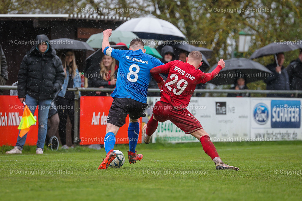BQ3I5428 | 15.04.2023; kreisliga A Wetzlar; Rasenplatz Niederlemp; SpVgg Lemp - TSV Blasbach; Ergebnis: 0:1 (0:0)