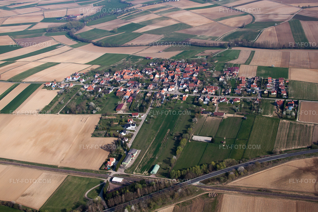Aerial view: Village view in Hoffen in the state Bas-Rhin, France. – Photo: IMG_63810.jpg taken on 03/30/2014 by Werner Riehm/FLY-FOTO.com – Resolution of the original: 4752 x 3168 px