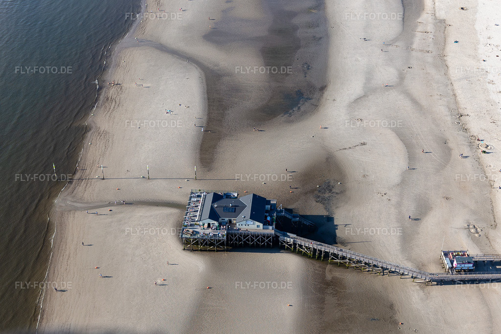 Luftbild: Badestelle Ording mit Cafe Ohana Bar im Ortsteil Ording in Sankt Peter-Ording im Bundesland Schleswig-Holstein in Deutschland. Foto: IMG_0007224.jpg vom 10.07.2021 durch Werner Riehm/FLY-FOTO.de