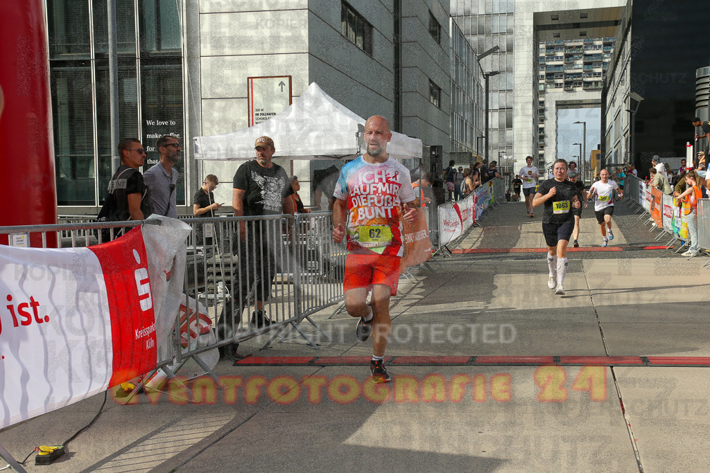 250920_1536_EX1_0191 | Sportfotografie im Rhein-Sieg Kreis, Köln, Bonn, NRW, Rheinland Pfalz, Hessen, etc. Unser Tätigkeitsfeld umfasst den Laufsport vom Volkslauf über den Marathon, Duathlon, Triathon bis zum Ultralauf wie Kölnpfad Ultra oder Schindertrail.