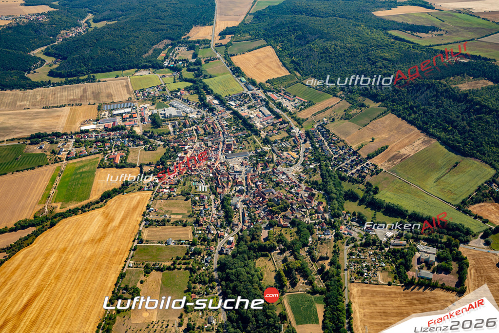Das Luftbild der Stadt Bad Bibra wurde 2022 vom Flugzeug heraus erstellt (keine Drohnen-Aufnahmen) Aufnahmehöhe ca.450 Meter- hohe Bildauflösung und Druck-Qualität. Garantiert!