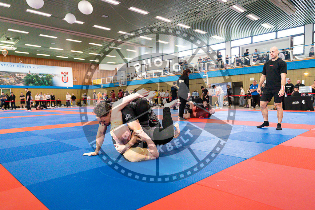 20250510PBB3074 | Athletes compete during the JJLG Berlin Open Jiu-Jitsu Championship on May 10, 2025 in Berlin, Germany. © Chiara Dazi / photoblackbelt