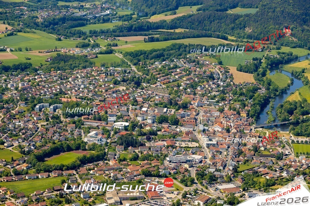 Das Luftbild zeigt :  Roding - Die Luftaufnahme wurde 2024 vom UL-Flugzeug aus erstellt ( keine Drohne ) - Hochauflösende Luftaufnahme - Für grossformatige Ausdrucke geeignet. Die Geschenkidee !Mit Lizenz und Bildrechte bestellbar