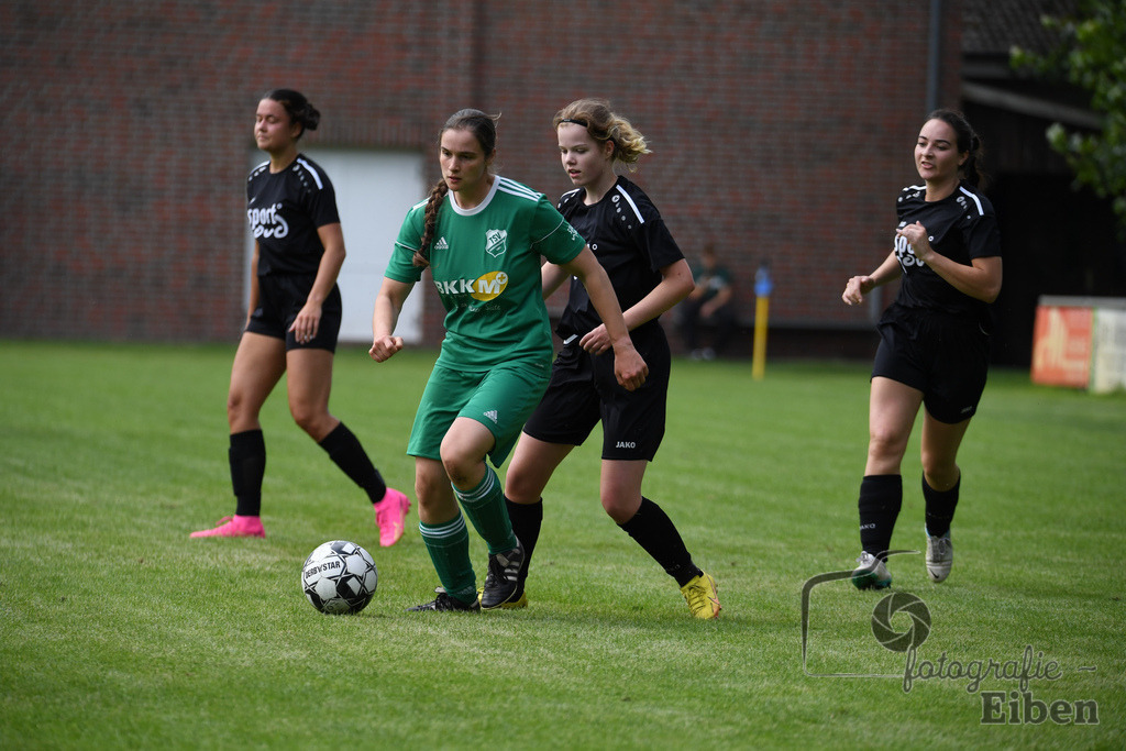 SG am Meer-TSV Abbehausen | Frauen Bezirksliga Nord; SG am Meer (schwarz)-TSV Abbehausen (grün) am 13.08.2023; in Gristede (), Photo: Philip Eiben 2023 - Realisiert mit Pictrs.com