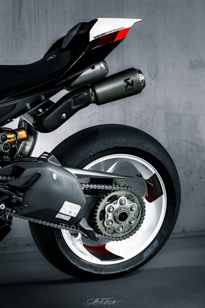 Ducati Panigale V4S | Entdecken Sie die faszinierende Welt von Alexander Tschuncky Arts: Kreative Fotografie, atemberaubende Automobilkunst und hochwertiger Bilderdruck. Lassen Sie sich inspirieren! - Realisiert mit Pictrs.com