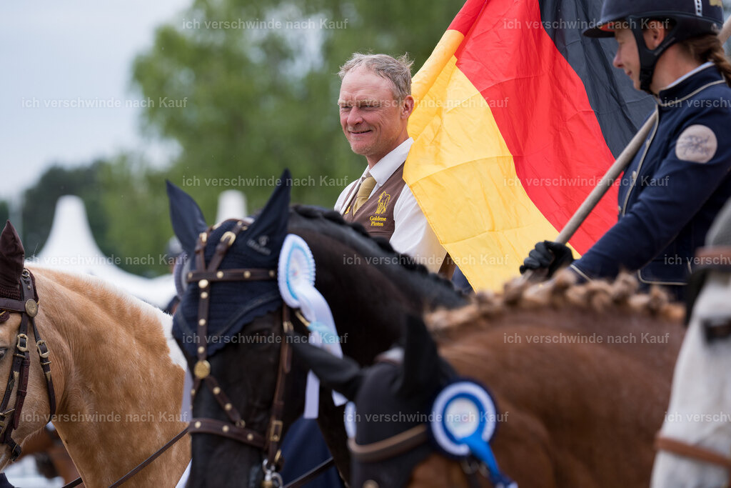 WE_sonntag_Stoib_Siegerehrung_PI2025_3387 | Pferd International München 2025