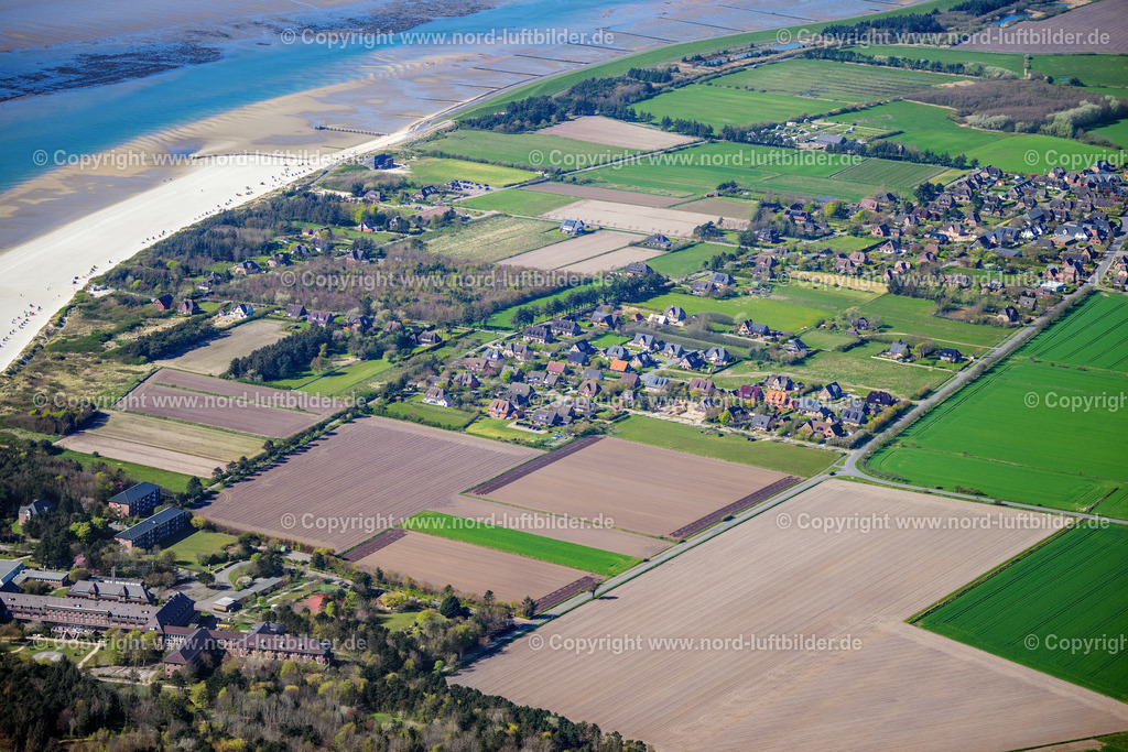 Föhr_Utersum_ELS_9668300423 | UTERSUM 30.04.2023 Küsten- Landschaft am Sandstrand der InselFöhr in der Nordsee bei Utersum im Bundesland Schleswig-Holstein. Weiterführende Informationen bei: Föhr Tourismus GmbH. // Coastal landscape on the sandy beach of the island of Foehr in the North Sea near Utersum in the state of Schleswig-Holstein. Further information at: Foehr Tourismus GmbH. Foto: Martin Elsen