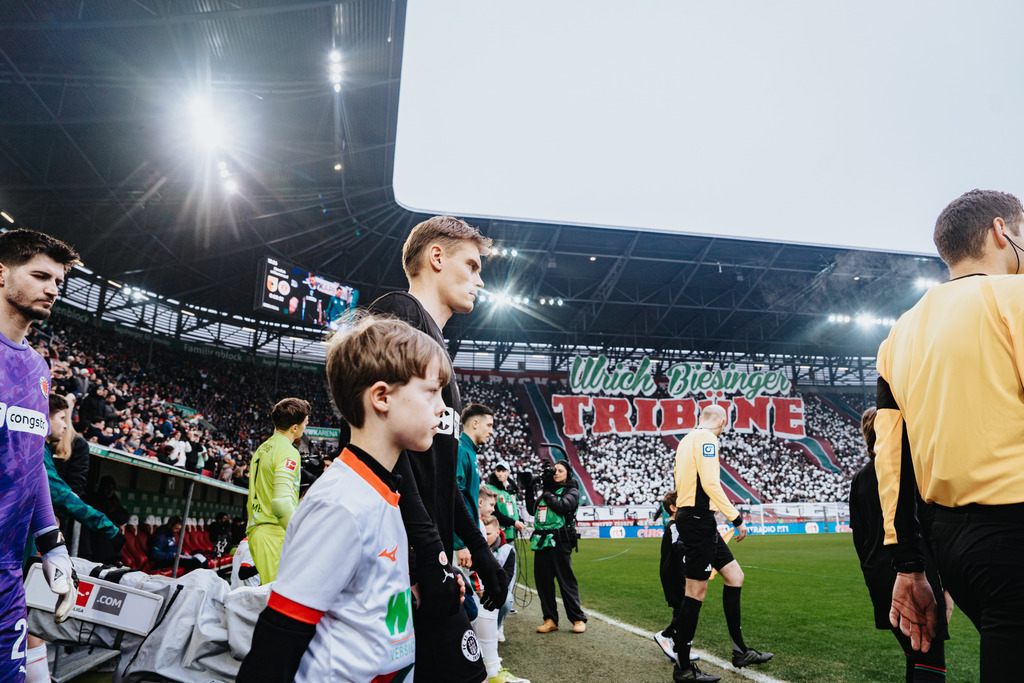 HEV06814 | Der offizielle Shop für FC St. Pauli Fotos. Wähle aus Spielszenen & Fanmomenten dein FCSP Wunschformat. Wir liefern Millerntor-Atmosphäre.