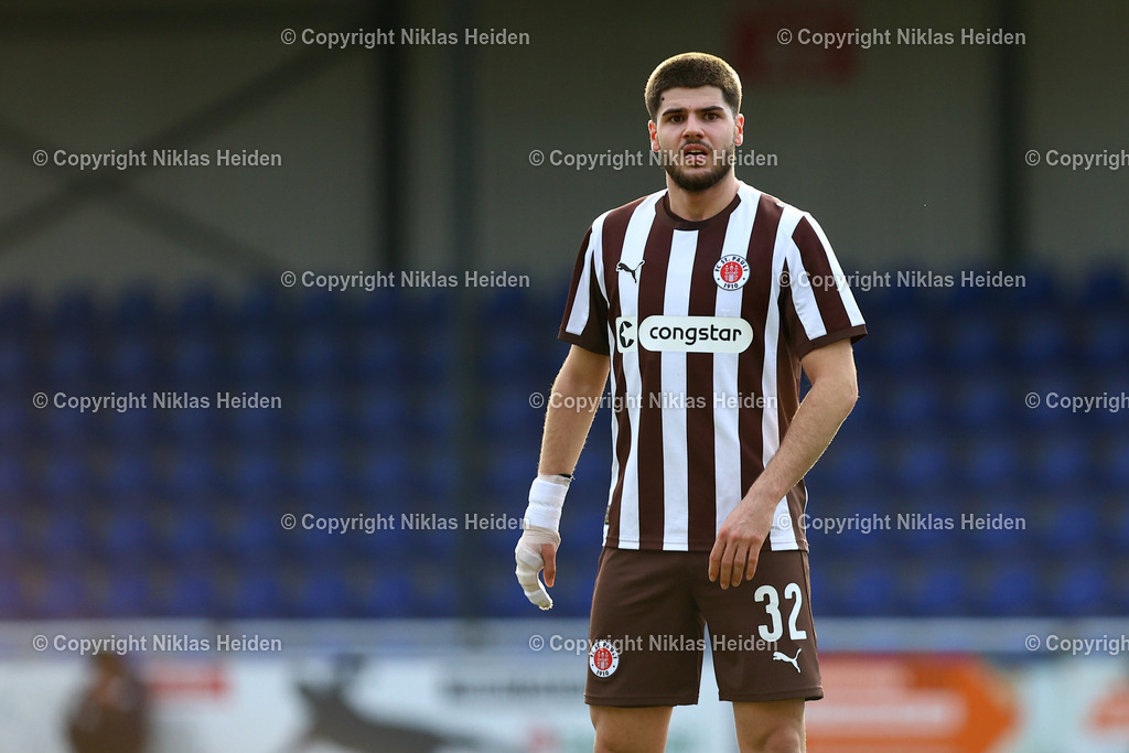 NH_FCStPauliU23_BWLohne_RegionalligaNord_01032026 | #32 Adem Podrimaj (FC St. Pauli U23)Fußball I Herren I Regionalliga Nord I Saison 2025-2026 I 24. Spieltag I FC St. Pauli U23 - Blau-Weiß Lohne I 01.03.2026 I Edmund-Plambeck-Stadion