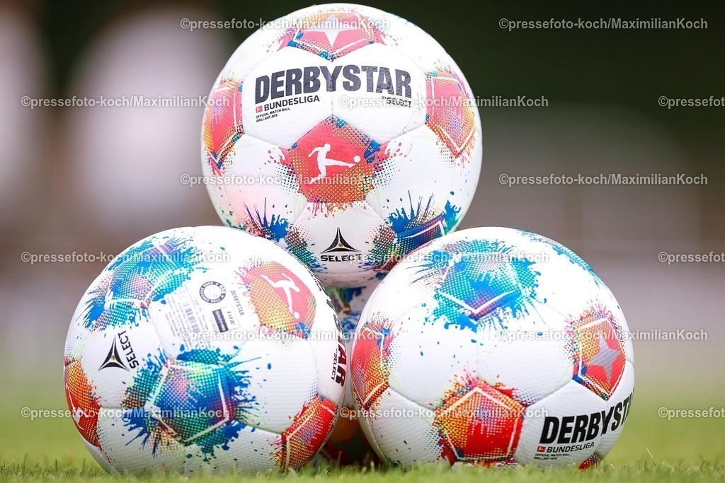 1FC12072501003 | 12.07.2025, Fußball, SV Bergisch Gladbach 09 - 1. FC Köln, Testspiel, BELKAW-Arena, Saison 2025 2026: Feature offizieller Spielball der 1. Fußball Bundesliga in NahaufnahmeDFB regulations prohibit any use of photographs as image sequences and or quasi-video.