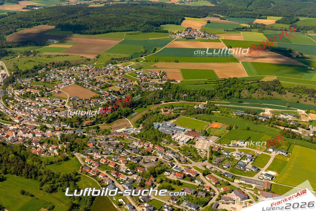 Das Luftbild zeigt :  Altmannstein - Die Luftaufnahme wurde 2024 vom UL-Flugzeug aus erstellt ( keine Drohne ) - Hochauflösende Luftaufnahme - Für grossformatige Ausdrucke geeignet. Die Geschenkidee !Mit Lizenz und Bildrechte bestellbar