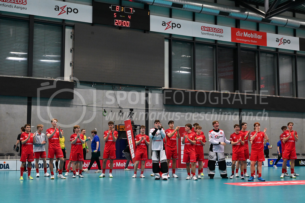 Switzerland B U19 vs Finland U19 - 2. February 2024 | Switzerland B U19 vs Finland U19
U19 Men International Matches in Switzerland
GoEasy Arena, Siggenthal Station
Players of Team Switzerland thanking their supporters.
Credit: Markus Aeschimann | <a href="https://www.markus-aeschimann.ch">Sportfotografie Markus Aeschimann</a> | <a href="https://www.instagram.com/sportfotografie.aeschimann">@sportfotografie.aeschimann</a> - Realisiert mit Pictrs.com