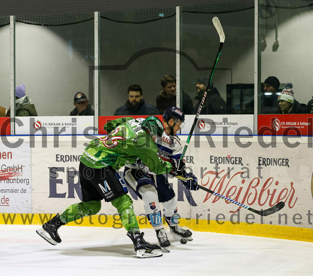 2023-12-17_120_TSV_Erding_gegen_ESC_Kempten | Erding, Deutschland, 17.12.2023:
Eishockey, Bayernliga Vorrunde 2023 / 2024, 18. Spieltag, TSV Erding gegen ESC Kempten, Endergebnis: 5:1

Michael Trox (Erding Gladiators, #86)

Foto: Christian Riedel / fotografie-riedel.net