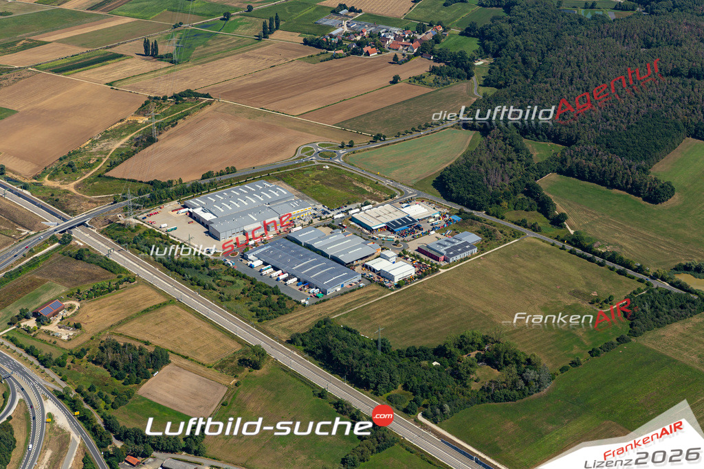 Die Luftbildaufnahme Gewerbegebiet - Forchheim wurde 2020 mittels Flugzeug (keine Drohne) erstellt. Perfekte Schärfe und Druck- Ergebnisse- Garantiert!