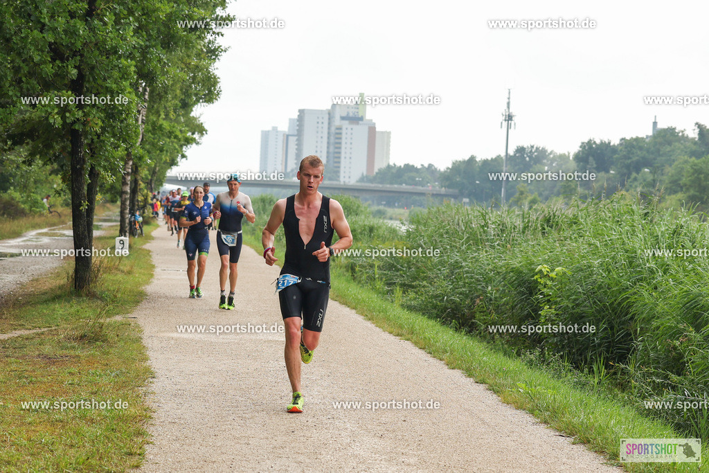 LUR_1613 | 34. M-net Erlanger Triathlon 2025 #erlangertriathlon  #mnettriathlon2025 #mnettriathlon #team #olympischedistanz #mitteldistanz #triathlon #maindonaukanal  #erlangertriathlon2025 #yourpictrs #tv1848 #tv1848erlangen  #triathlonbayern #sportinerlangen #demsportverbunden #sportshot_your_pictrs Copyright: www.sportshot.de