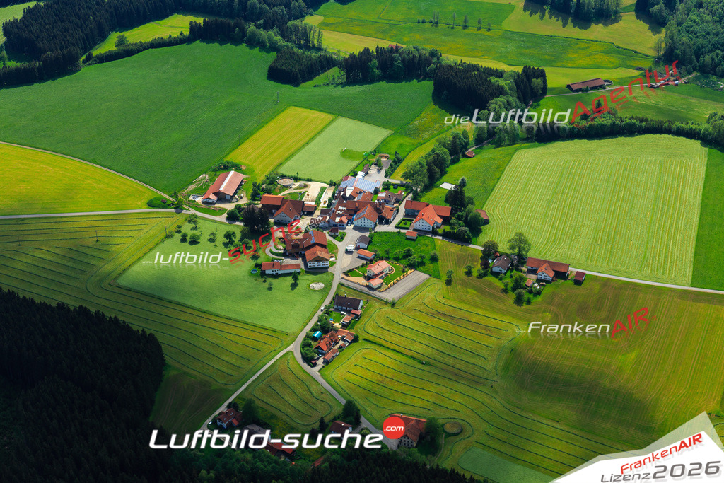 Die Luftaufnahme Zadels - Ronsberg wurde vom UL-Flugzeug (keine Drohne) aus fotografiert.Hohe Druck- Auflösung-die Geschenkidee!