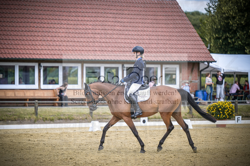 DOS_1954 | Entdecke hochwertige Reitturnierfotos von Foto Oger. Professionell, emotional und authentisch – jetzt Lieblingsmomente im Shop bestellen.Deutschlandweite Turnierfotografie. - Realisiert mit Pictrs.com
