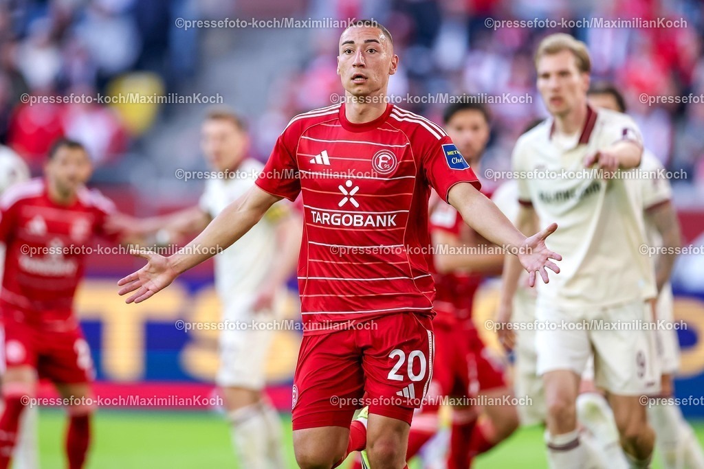 F9524042601050 | 24.04.2026, Fußball, Fortuna Düsseldorf - SC Dynamo Dresden, 2. Fußball Bundesliga, Herren, Merkur Spiel-Arena, 31. Spieltag, Saison 2025 2026: Marin Ljubicic&nbsp;(Fortuna Düsseldorf #20) gestikulierend auf dem Spielfeld   DFB regulations prohibit any use of photographs as image sequences and or quasi-video.
