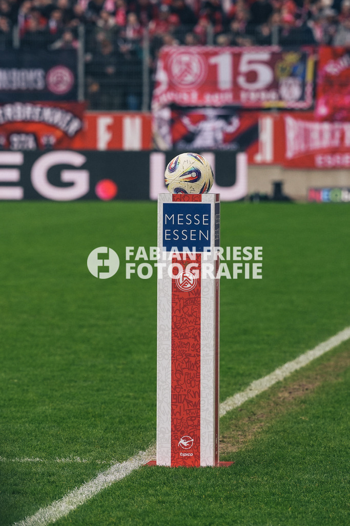 GER Rot-Weiss Essen vs. SSV Ulm, Fussball, 3. Liga, Spieltag 19, Saison 2025/2026, 20.12.2025 | GER Rot-Weiss Essen vs. SSV Ulm, Fussball, 3. Liga, Spieltag 19, Saison 2025/2026, 20.12.2025Foto: Fabian Friese - Realisiert mit Pictrs.com