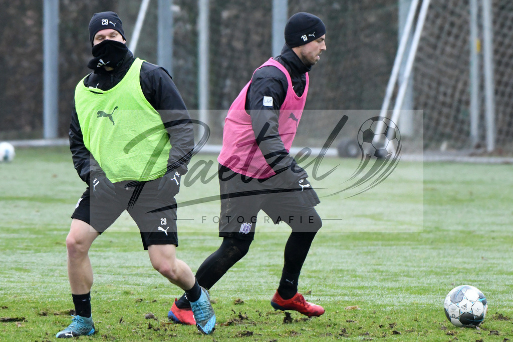 20200125_TRAOSN_0014 | Fußball, Herren: Bryan Henning (VfL Osnabrück) und Kevin Wolze (VfL Osnabrück) im Zweikampf beim Training des VfL Osnabrück am 25.01.2020 im Sportpark Illoshöhe in Osnabrück, Deutschland.(Foto von Nico Paetzel) - Realisiert mit Pictrs.com