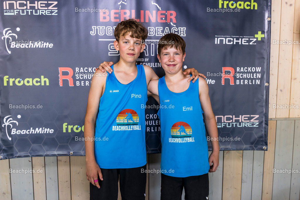 2025-200076214-Jugend-Beach-Serie-Fotobox | Pinar Atalay, Bundeskanzler Friedrich Merz 31.05.2025; Berlin Foto: Gerold Rebsch - www.beachpics.de