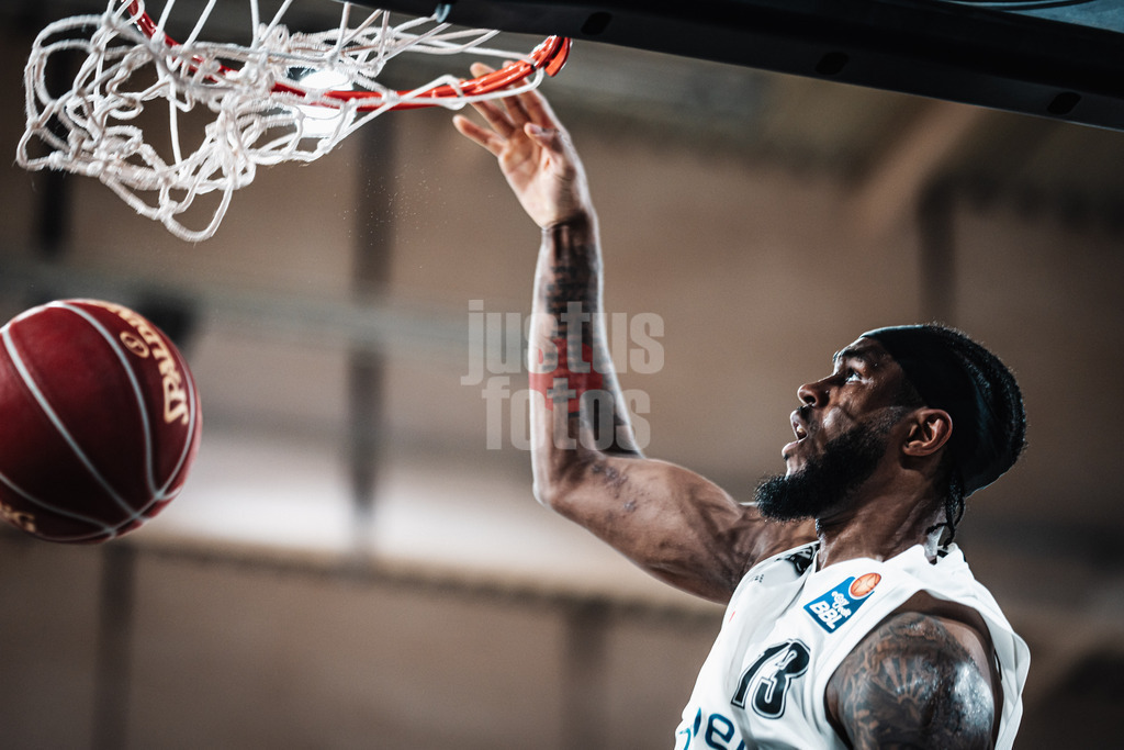 Basketball | Männer | Saison 2023/2024 | easyCredit Basketball Bundesliga | 32. Spieltag | Veolia Towers Hamburg vs. NINERS Chemnitz | 04.05.2024 | Vincent King (#13, Veolia Towers Hamburg)