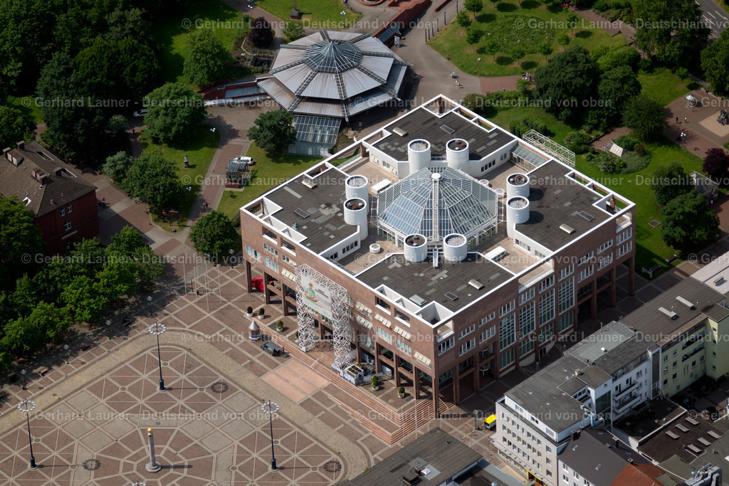 3805165 | DORTMUND 13.02.2021  Gebäude des Rathauses der Stadtverwaltung am Friedensplatz in der Parkanlage Stadtgarten im Ortsteil City-Ost in Dortmund im Ruhrgebiet im Bundesland Nordrhein-Westfalen, Deutschland. Weiterführende Informationen bei: Stadt Dortmund - Fachbereich Liegenschaften. // Wintry snowy town Hall building of the city administration on Friedensplatz in of park Stadtgarten in the district City-Ost in Dortmund at Ruhrgebiet in the state North Rhine-Westphalia, Germany. Further information at: Stadt Dortmund - Fachbereich Liegenschaften. Foto: Gerhard Launer