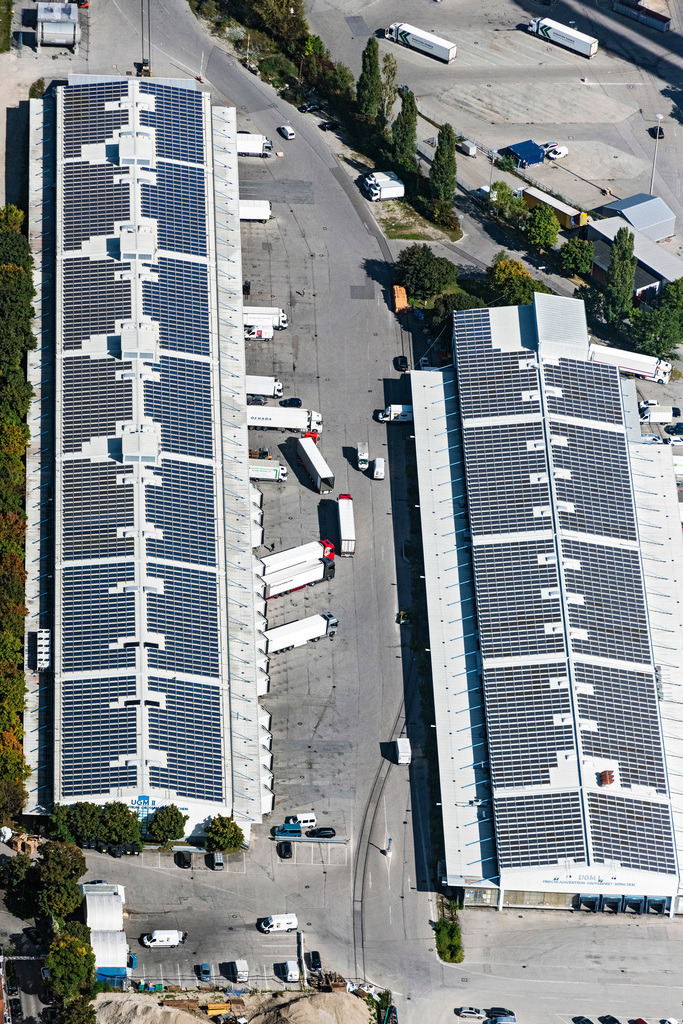 dr__0093104.jpg | MüNCHEN 01.10.2021 Gebäude des Großmarkt und Großhandelszentrum UGM Umschlagzentrum Großmarkthalle München an der Schäftlarnstraße im Ortsteil Sendling in München im Bundesland Bayern, Deutschland. Weiterführende Informationen bei: HENN GmbH,  Spedition Schmid GmbH & Co. KG,  Standortinitiative „Großmarkt in Sendling. Jetzt.“. // Building of the wholesale center Grossmarkthalle Muenchen in Munich in the state Bavaria, Germany. Further information at: HENN GmbH,  Spedition Schmid GmbH & Co. KG,  Standortinitiative a??Grossmarkt in Sendling. Jetzt.a??. Foto: Daniel Reiter