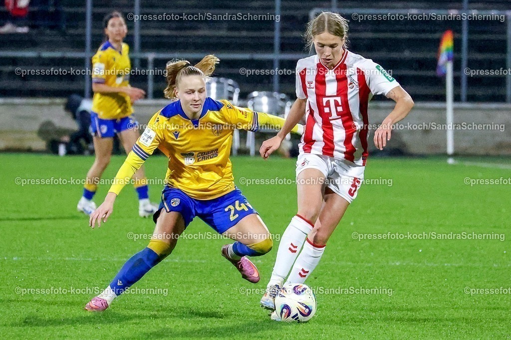 xSSCHx14122501026  | 14.12.2025, xsscx, Frauen Fussball, 1. FC Koeln - FC Carl Zeiss Jena, 1. Fussball Bundesliga, 13. Spieltag, Franz-Kremer-Stadion, Saison 2025 2026: Isabella Jaron (FC Carl Zeiss Jena #24) im Zweikampf gegen Celina Degen (1. FC Koeln #5) DFB regulations prohibit any use of photographs as image sequences and or quasi-video. Photo:xSandraxScherningxPressefotoKochx