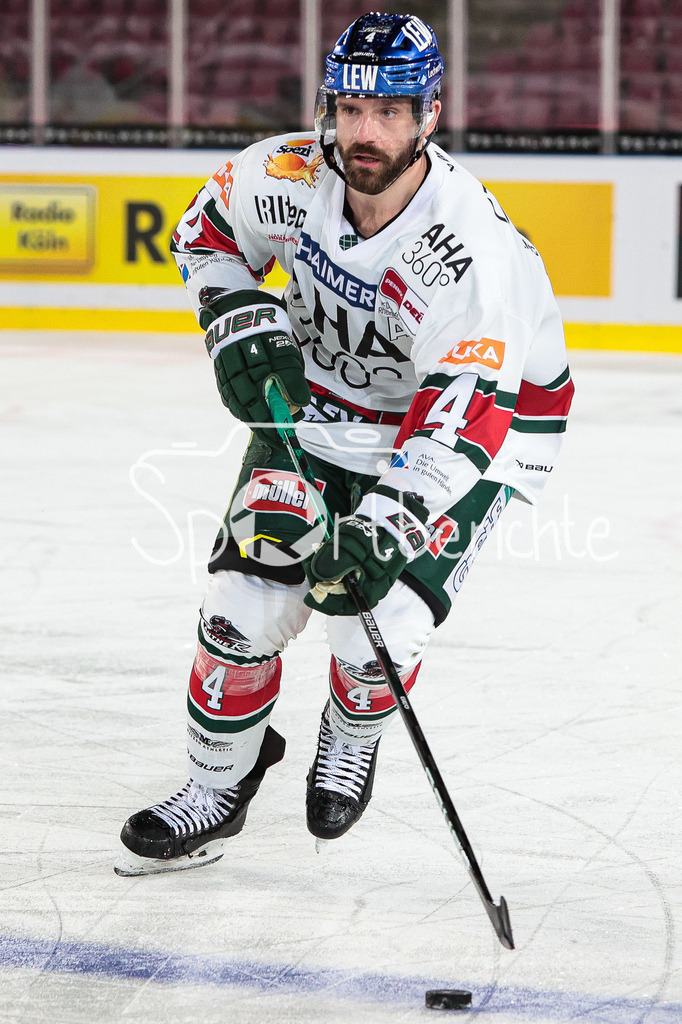 Kölner Haie - Augsburger Panther | Henry HAASE (AEV #4) am Puck