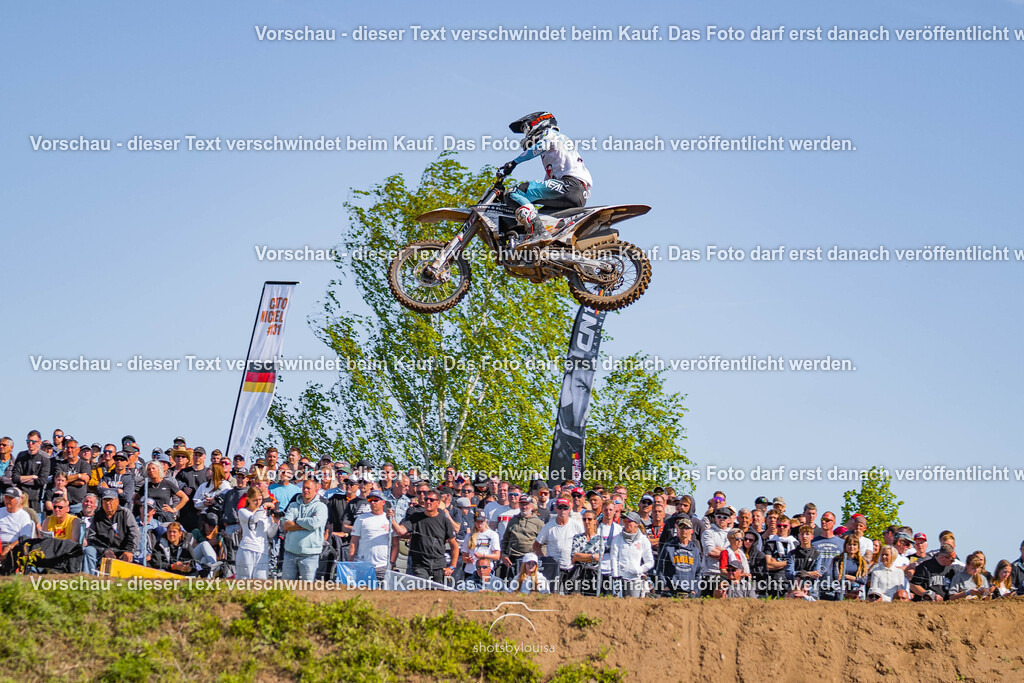 04_27_Masters-8439 | Sportfotografin aus Berlin-Brandenburg mit Fokus auf Motocross. Ich halte deine sportliche Leistung und echte Emotionen auf und neben der Strecke professionell fest. Entdecke die Fotos von deinem Rennen und bestelle sie direkt hier im Shop.