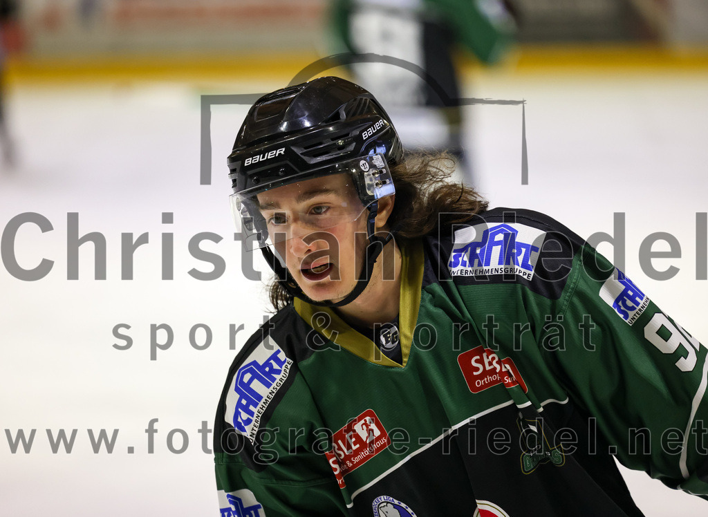 2022-11-04_025_Eishockey_TSV_Erding_gegen_TSV_Peissenberg | Erding, Deutschland, 04.11.2022:
Eishockey, Bayernliga 2022 / 2023, 10. Spieltag, TSV Erding gegen TSV Peißenberg, Endergebnis: 4:3

Marius von Friderici-Steinmann (Erding Gladiators, #92)

Foto: Christian Riedel / fotografie-riedel.net