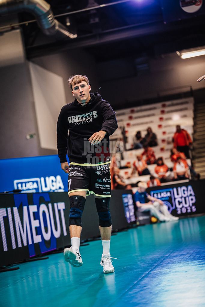 Volleyball | Herren | Saison 2025/2026 | Volleyball Ligacup | FT 1844 Freiburg vs. Helios GRIZZLYS Giesen | 12.10.2024 | Yannik Ahr (#7, Helios GRIZZLYS Giesen) macht sich warm