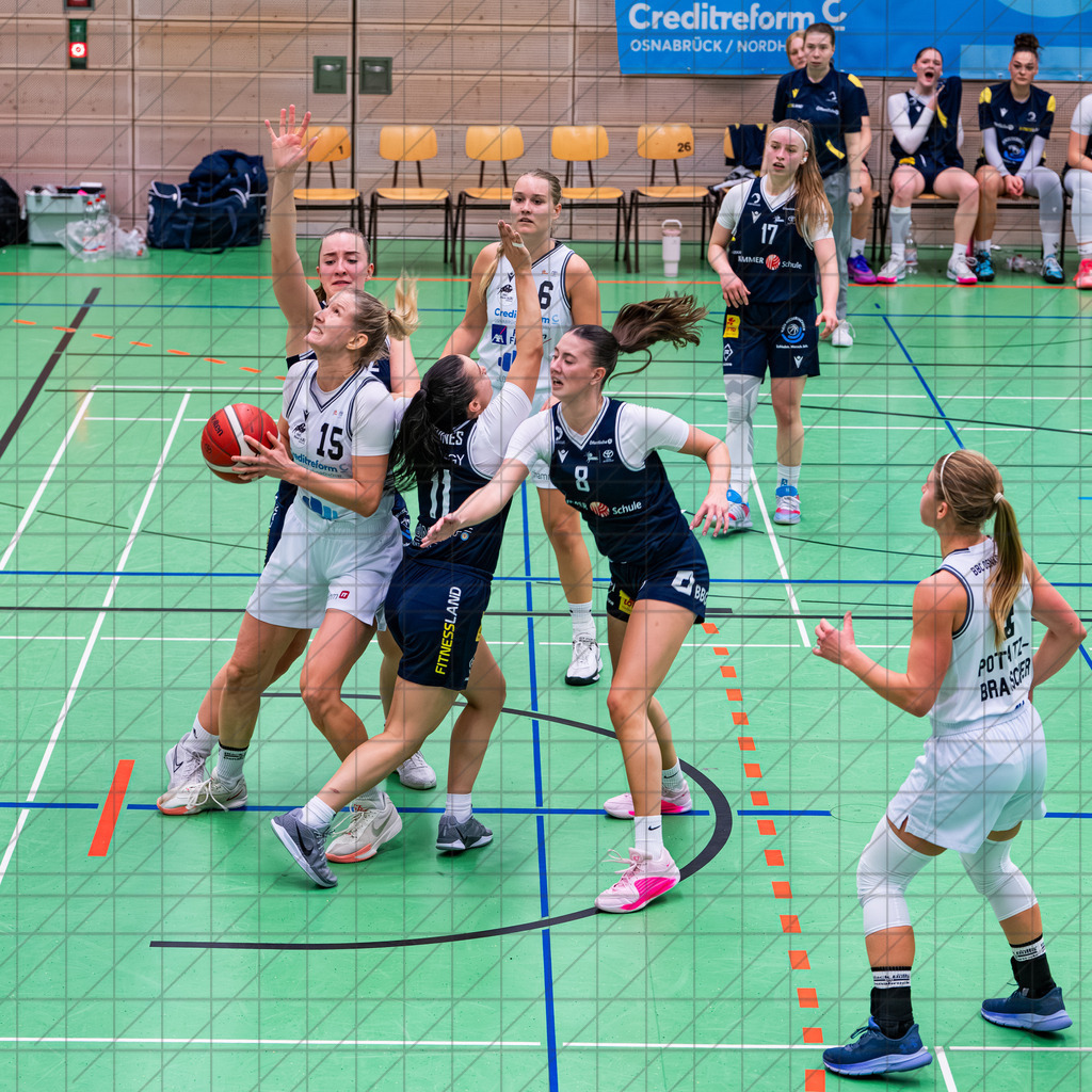 2. DBBL Nord 25/26 | Spieltag 08 | BBC Osnabrück vs. LionPride Braunschweig | 16.11.25: 2. DBBL Nord 25/26 | Spieltag 08 | BBC Osnabrück vs. LionPride Braunschweig / Osnabrück / Deutschland  //   CREDIT:www.bullenfotos.de, Martin König, Hörner Weg 40, D-49078 Osnabrück, +4917663732967 // Nutzung und Weitergabe nur zu den vereinbarten Zwecken. Presseanfragen an Ersteller. Alle Rechte beim Ersteller. Honorierung nach MFM. - Realisiert mit Pictrs.com