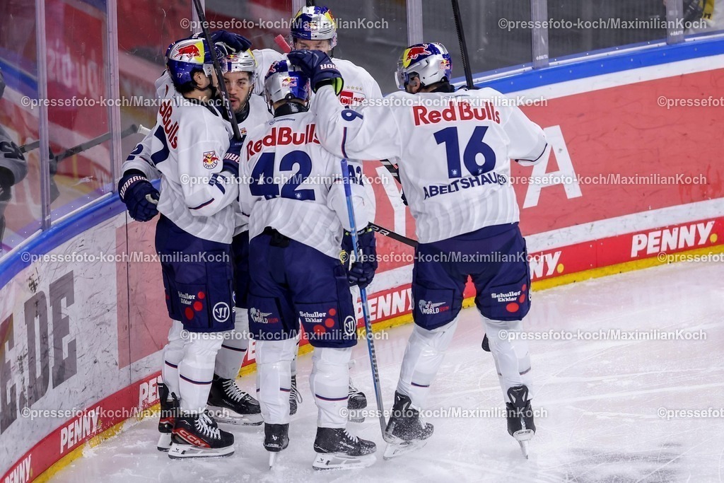 KEC03012501009 | 03.01.2025, Eishockey, Penny DEL, Kölner Haie - EHC Red Bull München, Spieltag 33, Lanxess-Arena Köln: Torjubel nach dem 1:0 durch Torschütze Chris DeSousa (EHC München #82)