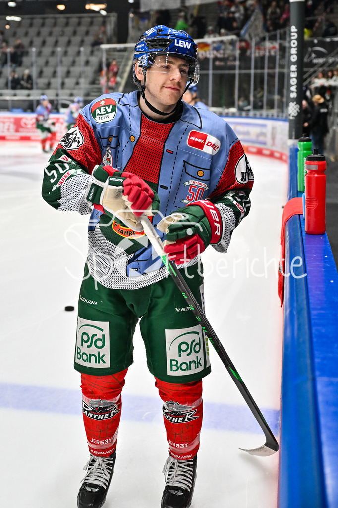 Augsburger Panther - Eisbären Berlin | AUGSBURG, GERMANY - 27. JANUARY: im Bild Kyle MAYHEW (Augsburger Panther 27) vor dem Match zwischen den Augsburger Panthern und den Fischtown Pinguins am 43. Spieltag der Penny DEL im Curt Frenzel Stadion
