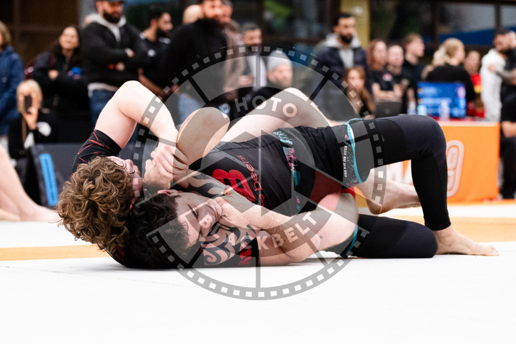 20251122PBB15797 | Athletes compete during the Grappling Industries Berlin Jiu-Jitsu and Grappling Championship, on November 22, 2025 in Berlin, Germany. © photoblackbelt