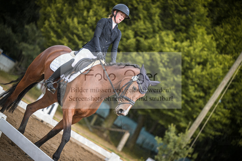 DOS_1753 | Entdecke hochwertige Reitturnierfotos von Foto Oger. Professionell, emotional und authentisch – jetzt Lieblingsmomente im Shop bestellen.Deutschlandweite Turnierfotografie. - Realisiert mit Pictrs.com