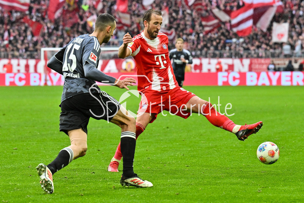 FC Bayern München - Eintracht Frankfurt | MUNICH, GERMANY - 21. FEBRUARY: im Duell Ellyes SKHIRI (Eintracht Frankfurt) und Harry KANE (FC Bayern Munich 9) / Torschuss während dem Bundesligamatch zwischen dem FC Bayern München und der SG Eintracht Frankfurt am 23. Spieltag in der Allianz Arena / DFL REGULATIONS PROHIBIT ANY USE OF PHOTOGRAPHS AS IMAGE SEQUENCES AND/OR QUASI-VIDEO