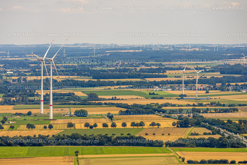 Werl240711803 | Luftbild, Blick entlang der Werler Landstraße Landesstraße L969 Richtung Ostönnen mit Wiesen und Feldern und Windrädern, Fernsicht, Westönnen, Werl, Soester Börde, Nordrhein-Westfalen, Deutschland