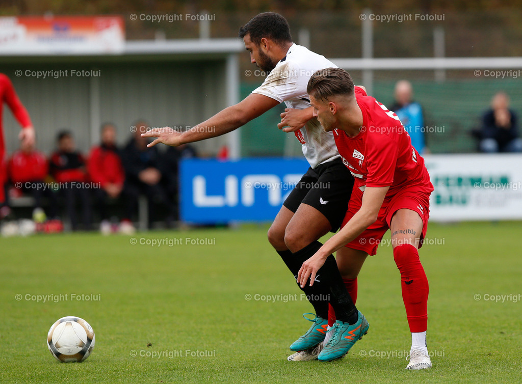 A_LUI_221022_09 | SPORT,FUSSBALL,LT1 OOE LIGA ASKOE OEDT-ATSV STADL-PAURA 22.10-2022 IM BILD: MICHAEL LEONHARTSBERGER  (OEDT) UND RODOLFO FREITAS DA SILVA (STADL-PAURA) FOTO:FOTOLUI