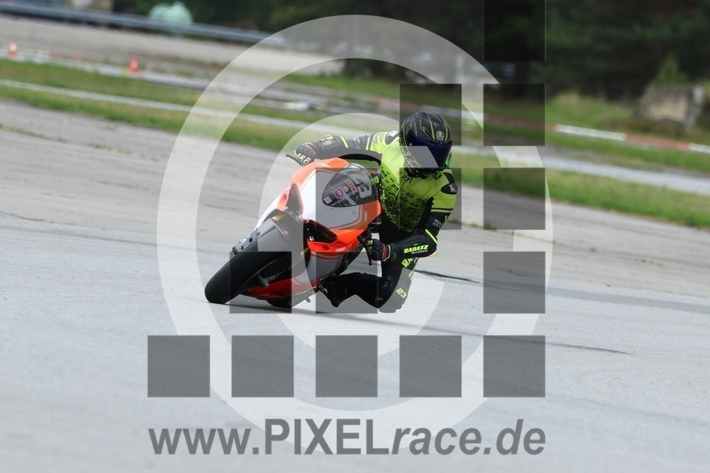 0223-20250608_10978 | Schöne Erinnerungen an spannende Momente - das festzuhalten ist unser Job. PIXELrace.de ist seit 2003 auf den Rennstrecken Europas unterwegs um die Action draußen beim Fahren und die wunderbare Stimmung imm Fahrerlager für euch einzufangen.