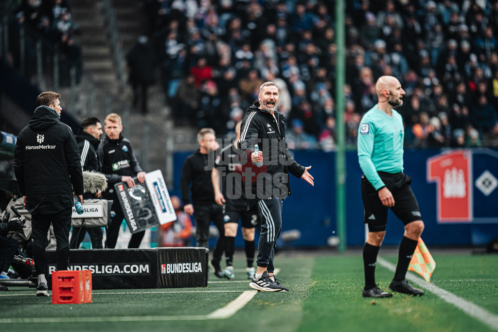 Fußball | Männer | Saison 2023/2024 | 2. Fußball-Bundesliga | 16. Spieltag | Hamburger SV vs. SC Paderborn 07 | 09.12.2023 | ein böser Trainer Tim Walter (HSV)